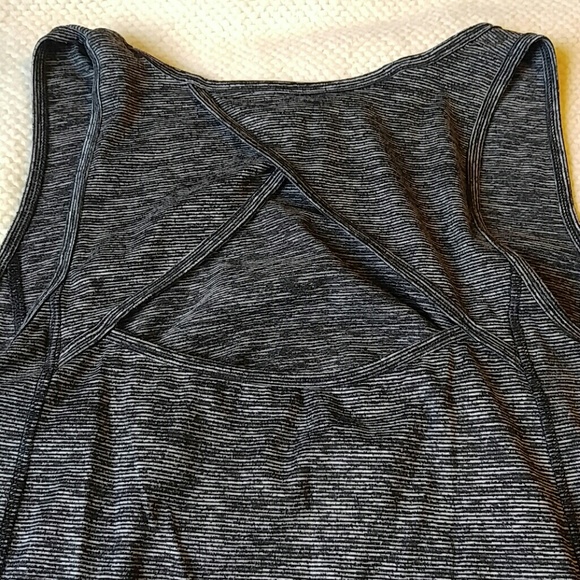 Old Navy Maternity Work Out top - Picture 5 of 6